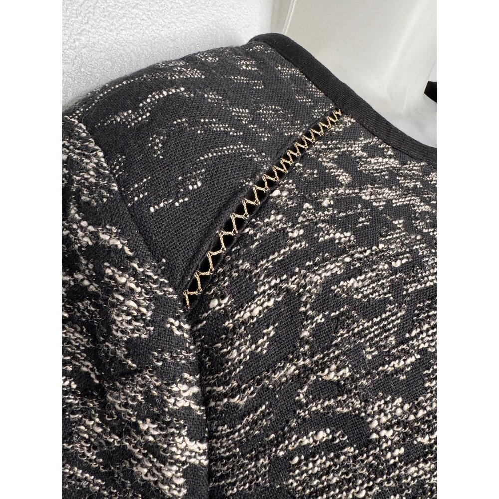 NWT Chicos Womens Black & White Textured Knit Jacket With Gold Zipper Size 3P - Picture 4 of 12